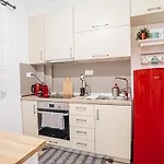 Retro Boutique Apt W Balcony In Historical Area